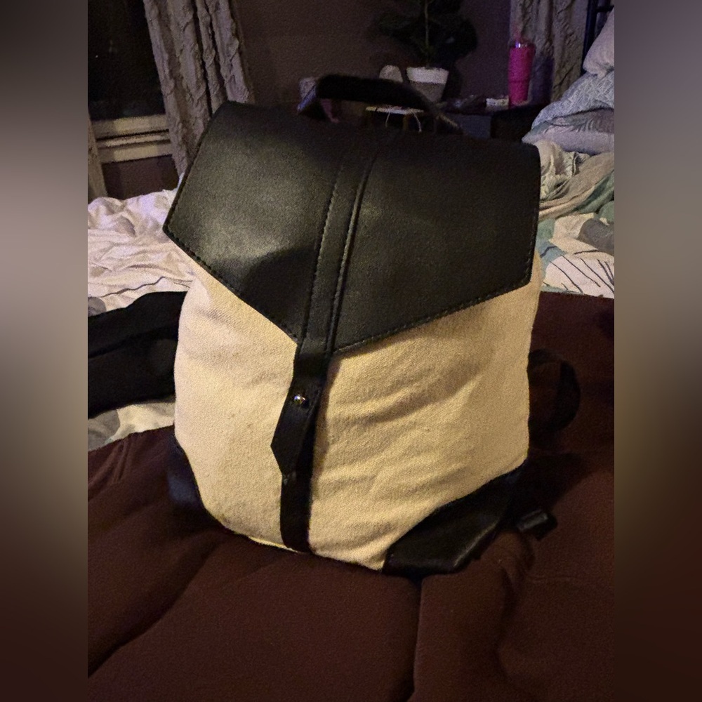 Vegan leather and canvas backpack - Picture 2 of 6